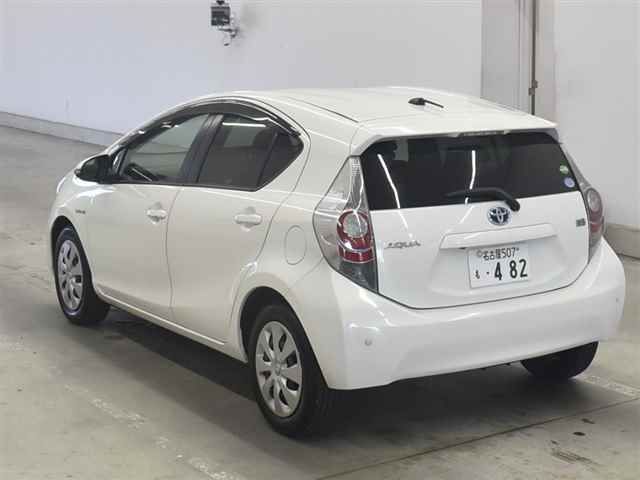2013 Toyota Aqua G auction photo 2