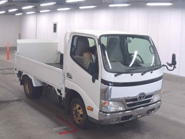 Japan Auction Vehicles 8 2012 Toyota Dyna LフルジャストローP/G auction photo