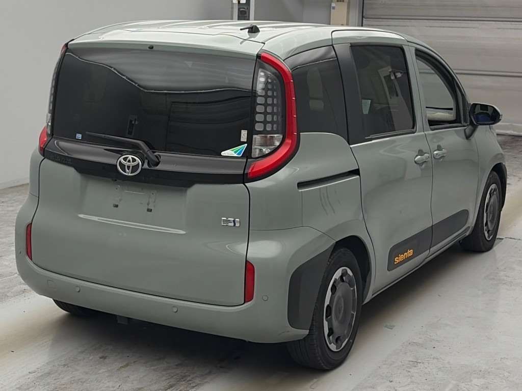 2023 Toyota Sienta ハイブリッドZ auction photo 2