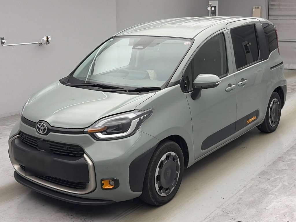 2023 Toyota Sienta ハイブリッドZ Japan auction vehicle
