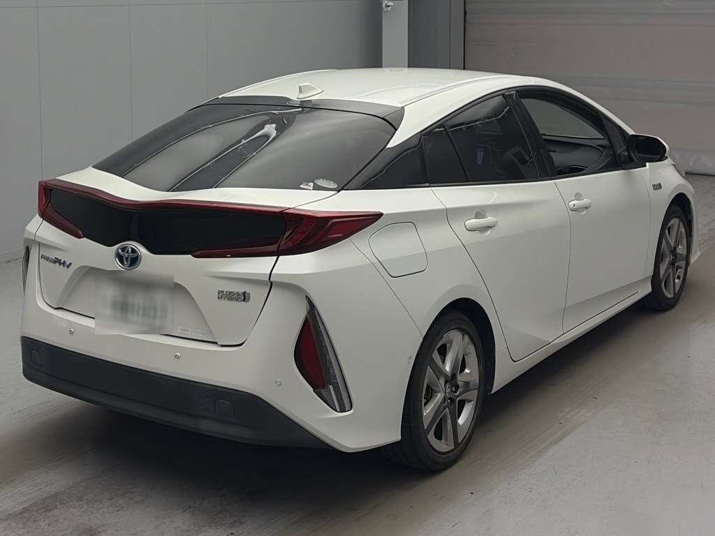 2017 Toyota Prius PHEV A auction photo 2