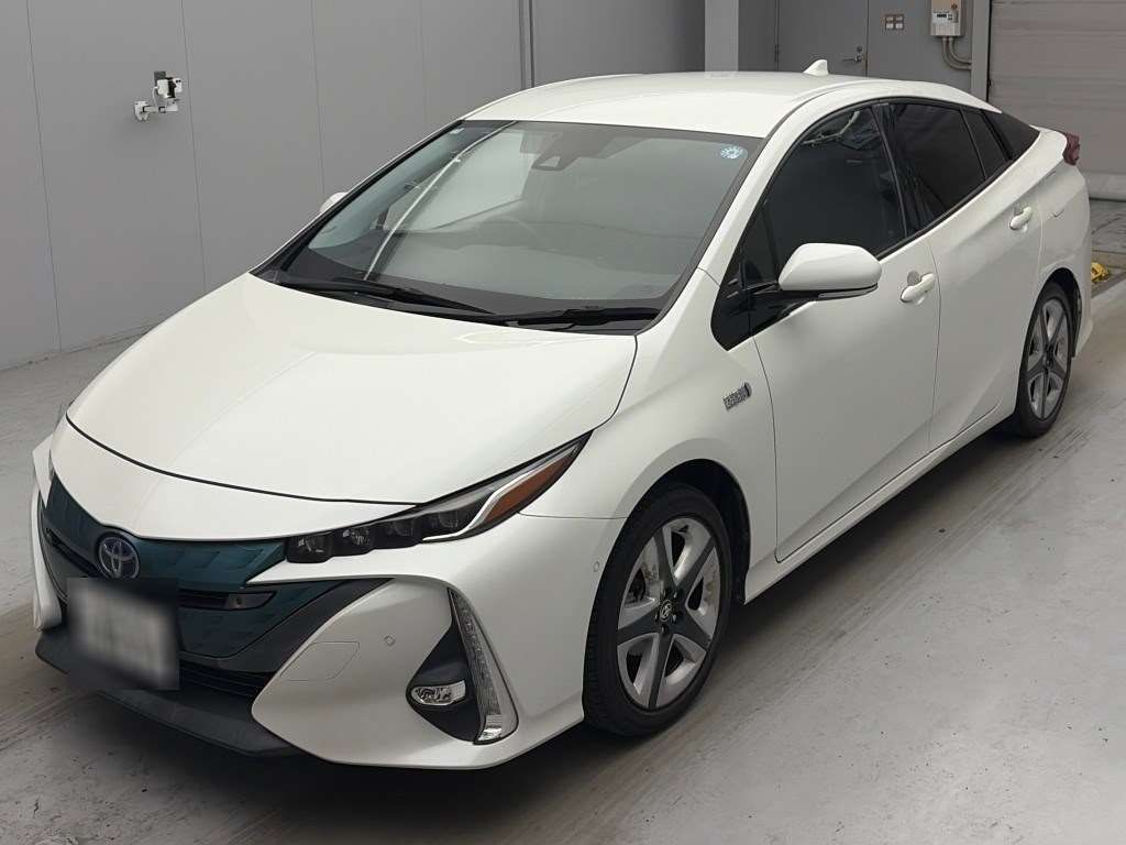 Japan Auction Vehicles 4 2017 Toyota Prius PHEV A auction photo
