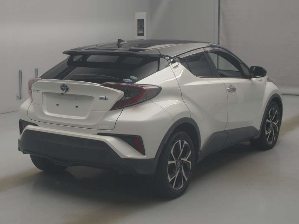 2018 Toyota C-HR G LEDエディション auction photo 2
