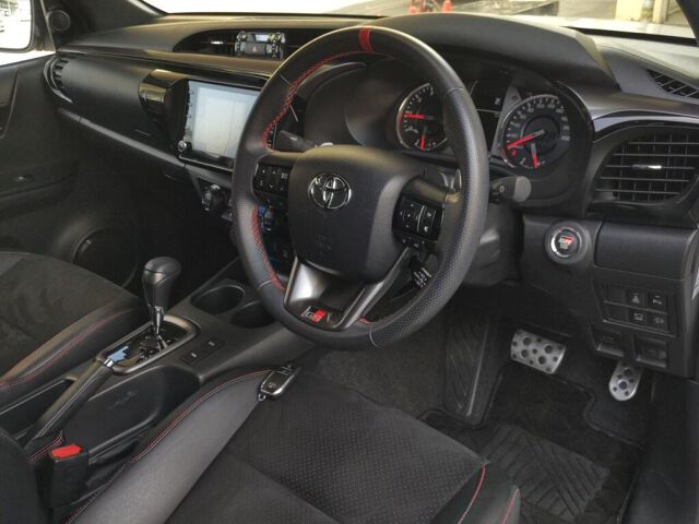 2023 Toyota Hilux Z GR Sport 4WD auction photo 3