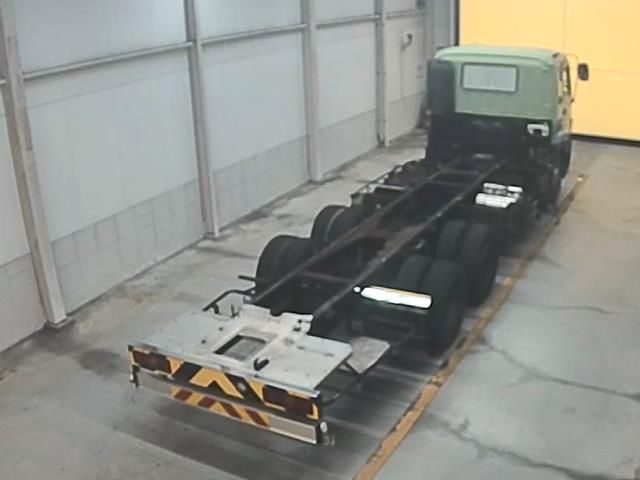 2005 Isuzu chassis auction photo 2