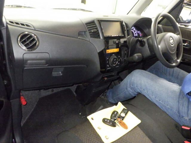 2010 Nissan Roox ハイウェイスター 4WD auction photo 3