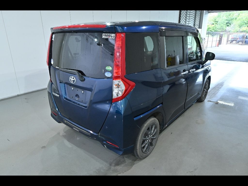 2017 Toyota Tank G S auction photo 2