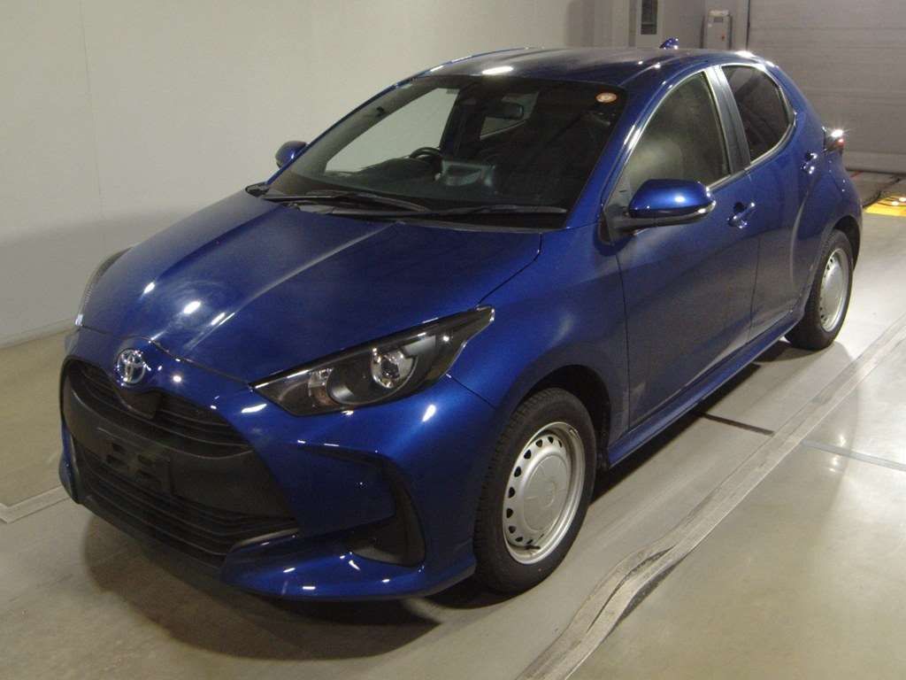 2022 Toyota Yaris ハイブリッドX 4WD Japan auction vehicle
