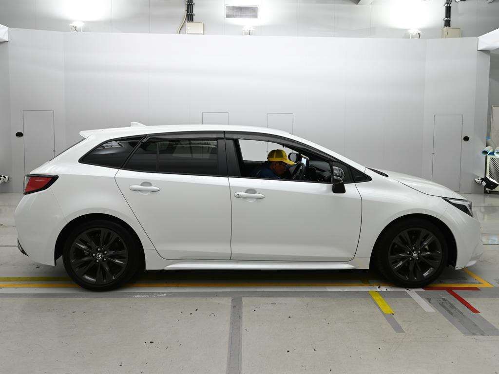 2023 Toyota Corolla Touring ハイブリッド ダブルバイビー auction photo 3