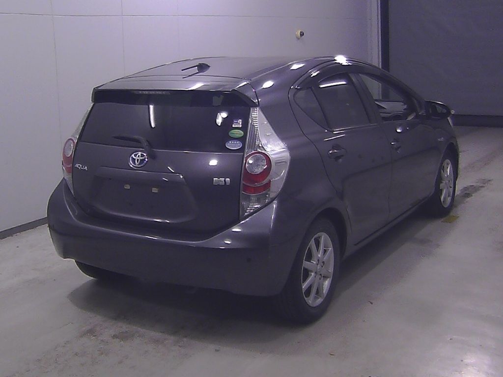 2013 Toyota Aqua G auction photo 2