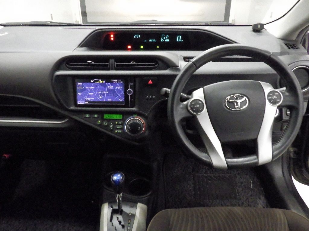 2013 Toyota Aqua G auction photo 3