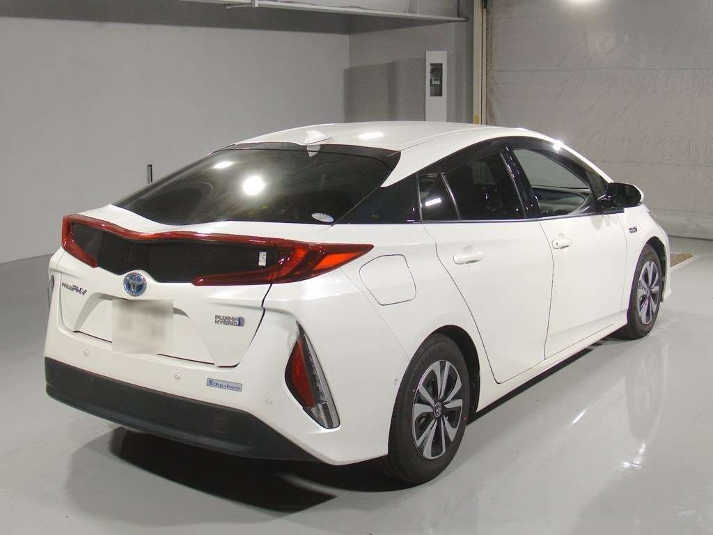 2017 Toyota Prius PHEV A auction photo 2