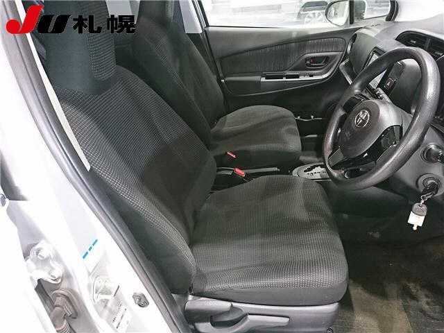 2019 Toyota Vitz 4WD F auction photo 4