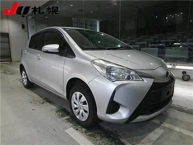 2019 Toyota Vitz 4WD F auction photo 8