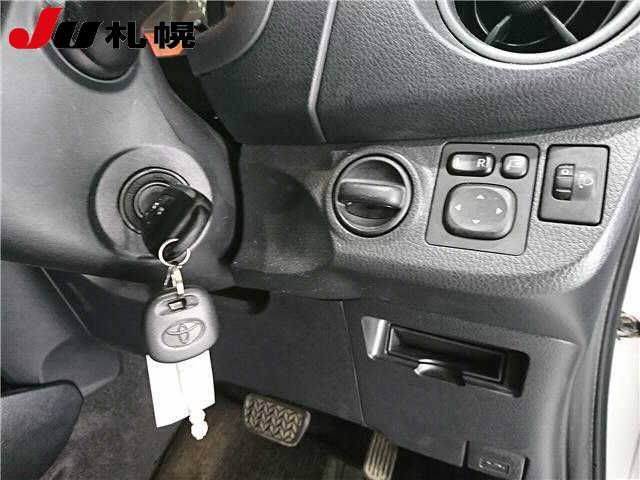 2019 Toyota Vitz 4WD F auction photo 5