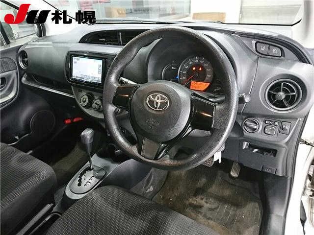 2019 Toyota Vitz 4WD F auction photo 3