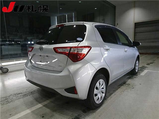 2019 Toyota Vitz 4WD F auction photo 2