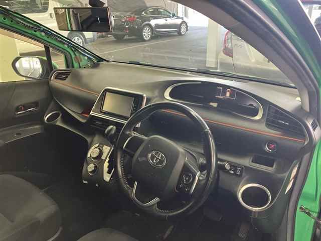 2017 Toyota Sienta G auction photo 3