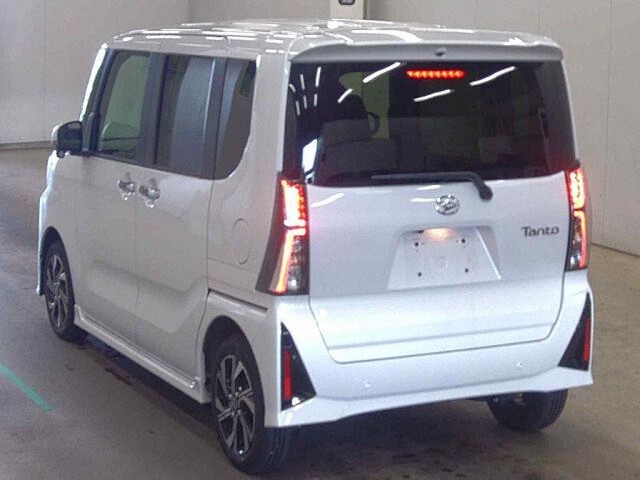 2025 Daihatsu Tanto Custom X auction photo 2