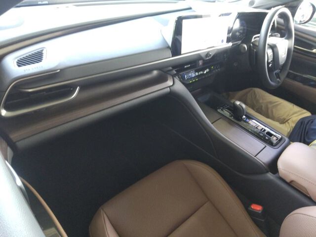 2024 Toyota Crown Z (HEV) auction photo 3