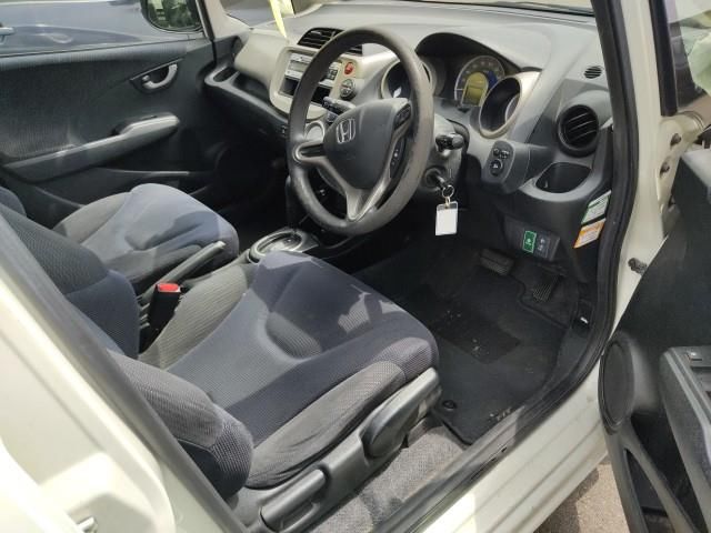 2012 Honda Fit ハイブリッド auction photo 3