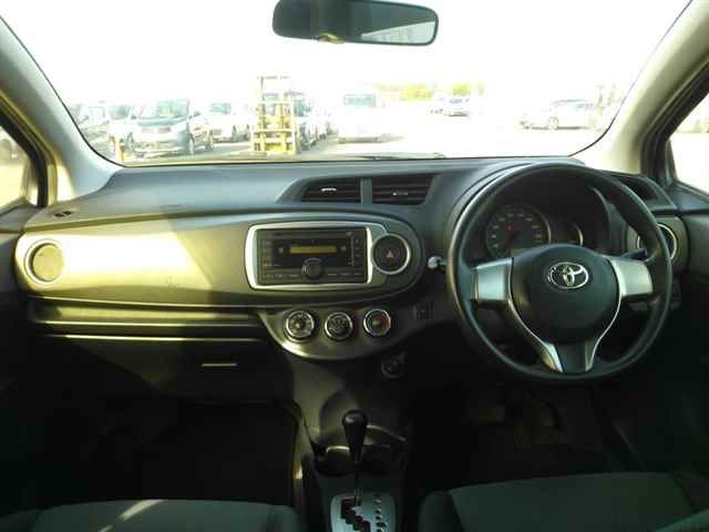 2013 Toyota Vitz Fスマイルエディション auction photo 6