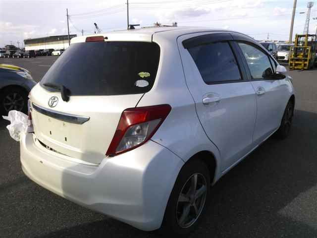 2013 Toyota Vitz Fスマイルエディション auction photo 5