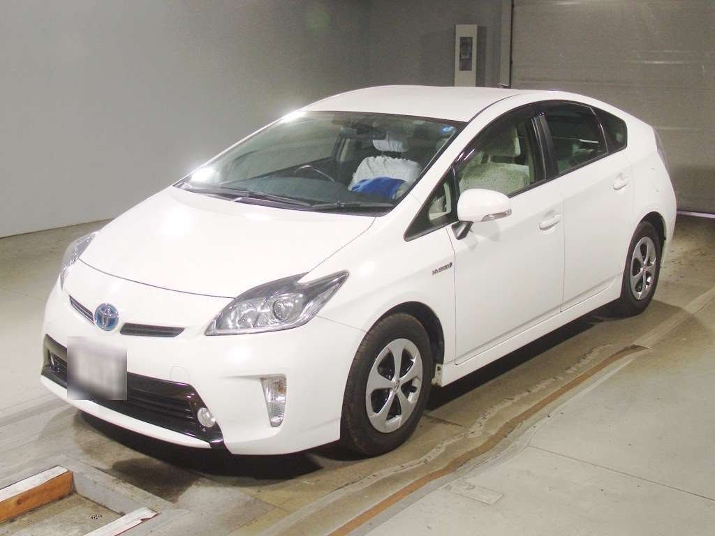 Japan Auction Vehicles 4 2015 Toyota Prius auction photo
