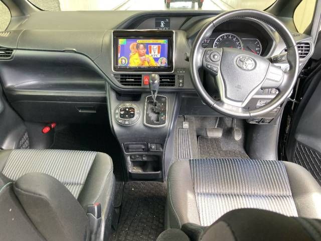 2016 Toyota Voxy ZS auction photo 4