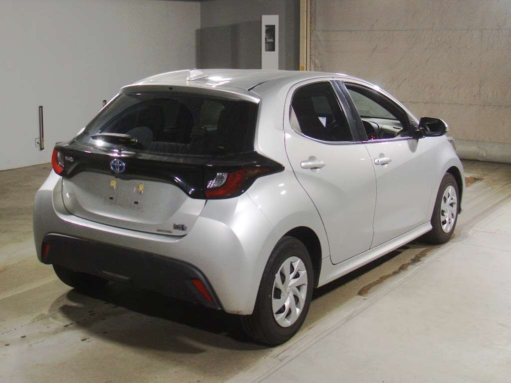 2021 Toyota Yaris ハイブリッドX auction photo 2