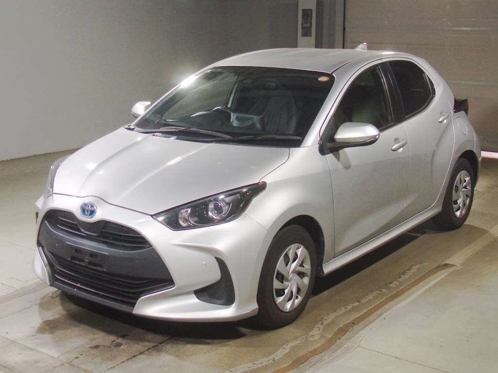 Japan Auction Vehicles 4 2021 Toyota Yaris ハイブリッドX auction photo