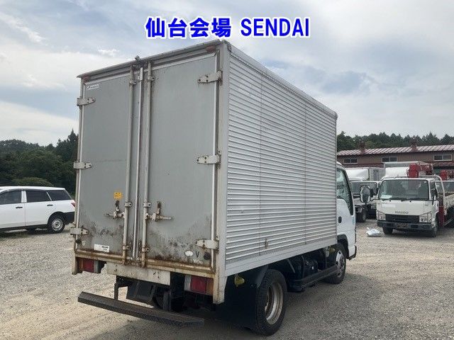 2005 Isuzu Elf Aluminum van auction photo 2