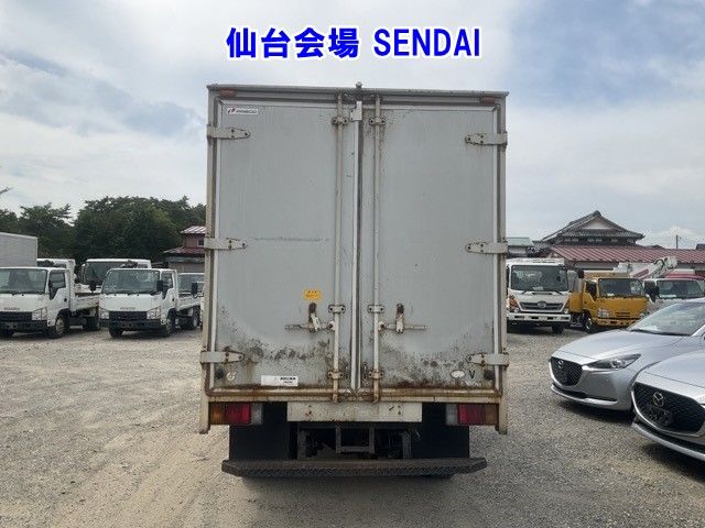 2005 Isuzu Elf Aluminum van auction photo 3