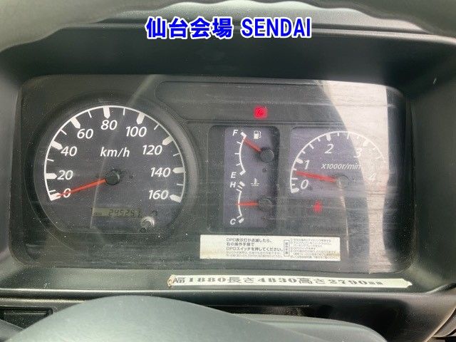 2005 Isuzu Elf Aluminum van auction photo 4