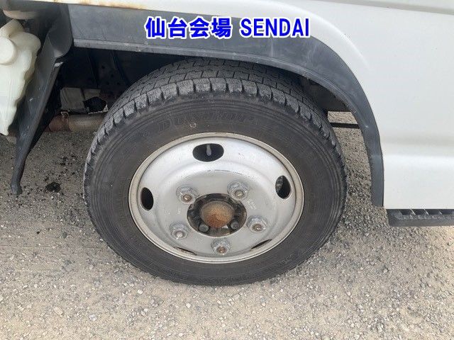 2005 Isuzu Elf Aluminum van auction photo 6