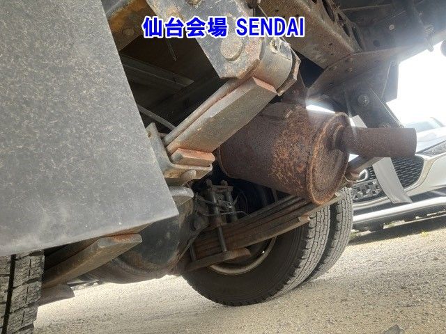 2005 Isuzu Elf Aluminum van auction photo 8