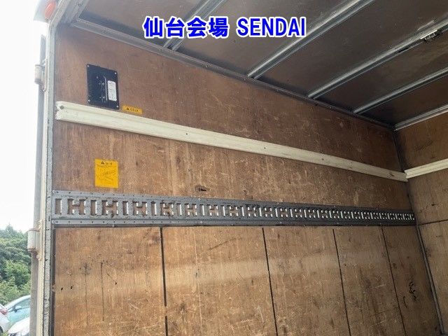 2005 Isuzu Elf Aluminum van auction photo 10