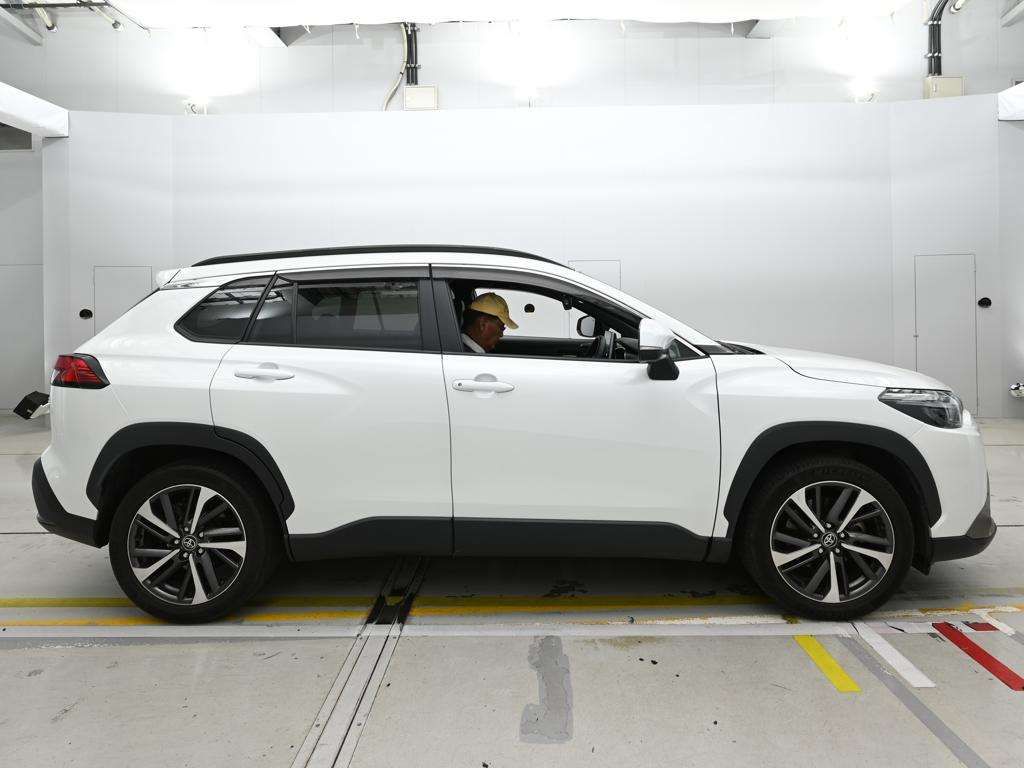 2023 Toyota Corolla Cross Hybrid Z 4WD auction photo 3