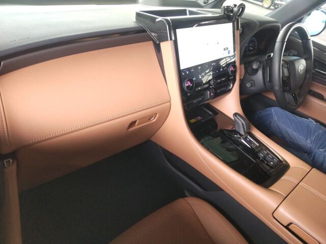 2025 Toyota Vellfire Z Premier auction photo 3