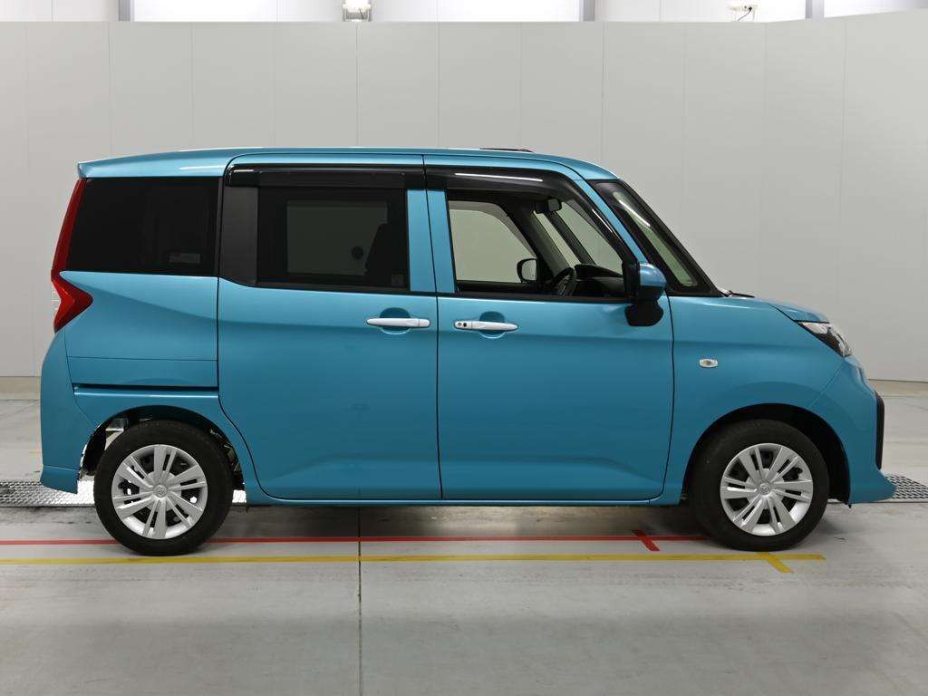 2022 Toyota Roomy X auction photo 3