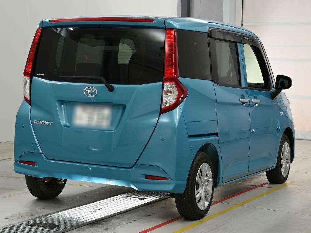 2022 Toyota Roomy X auction photo 2