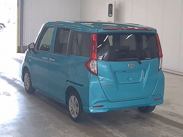2022 Toyota Roomy X 4WD auction photo 2