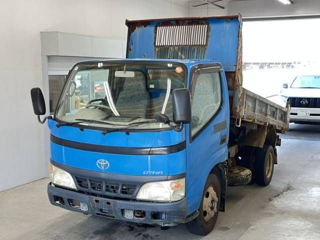 Japan Auction Vehicles 7 2004 Toyota Dyna dump auction photo