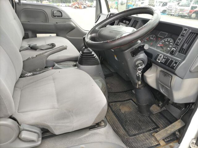 2010 Isuzu Elf Panel van 4WD auction photo 3