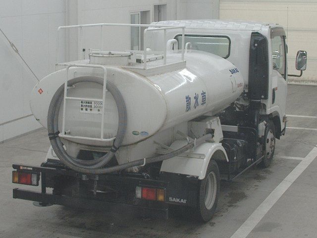 2017 Isuzu Elf Watering truck auction photo 2