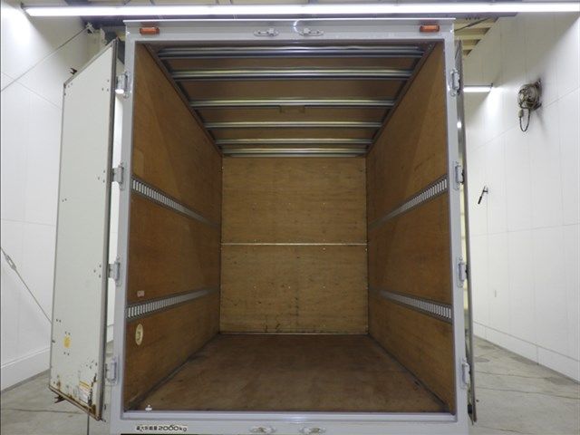 2017 Isuzu Elf Van auction photo 4