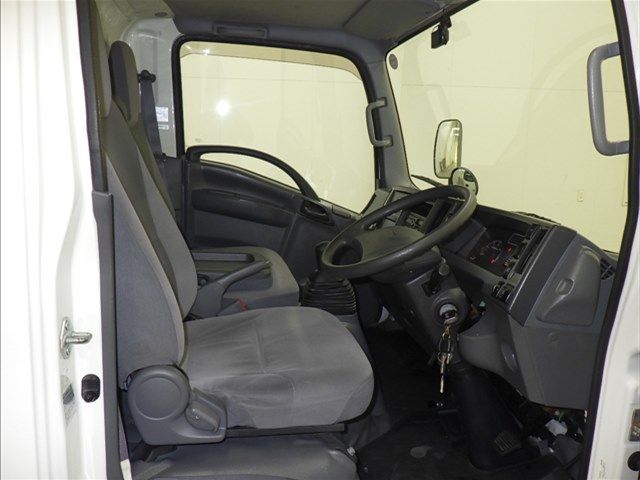 2017 Isuzu Elf Van auction photo 6