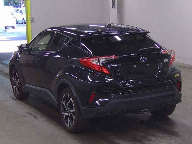 2017 Toyota C-HR G auction photo 2