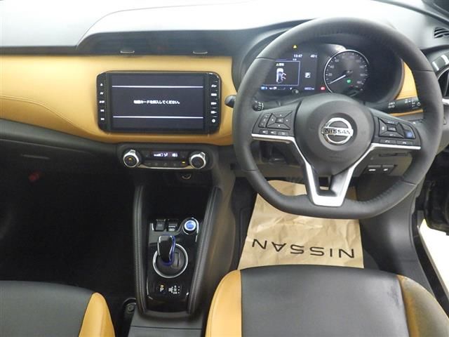 2022 Nissan Kicks X Two-Tone Interior Edition auction photo 5