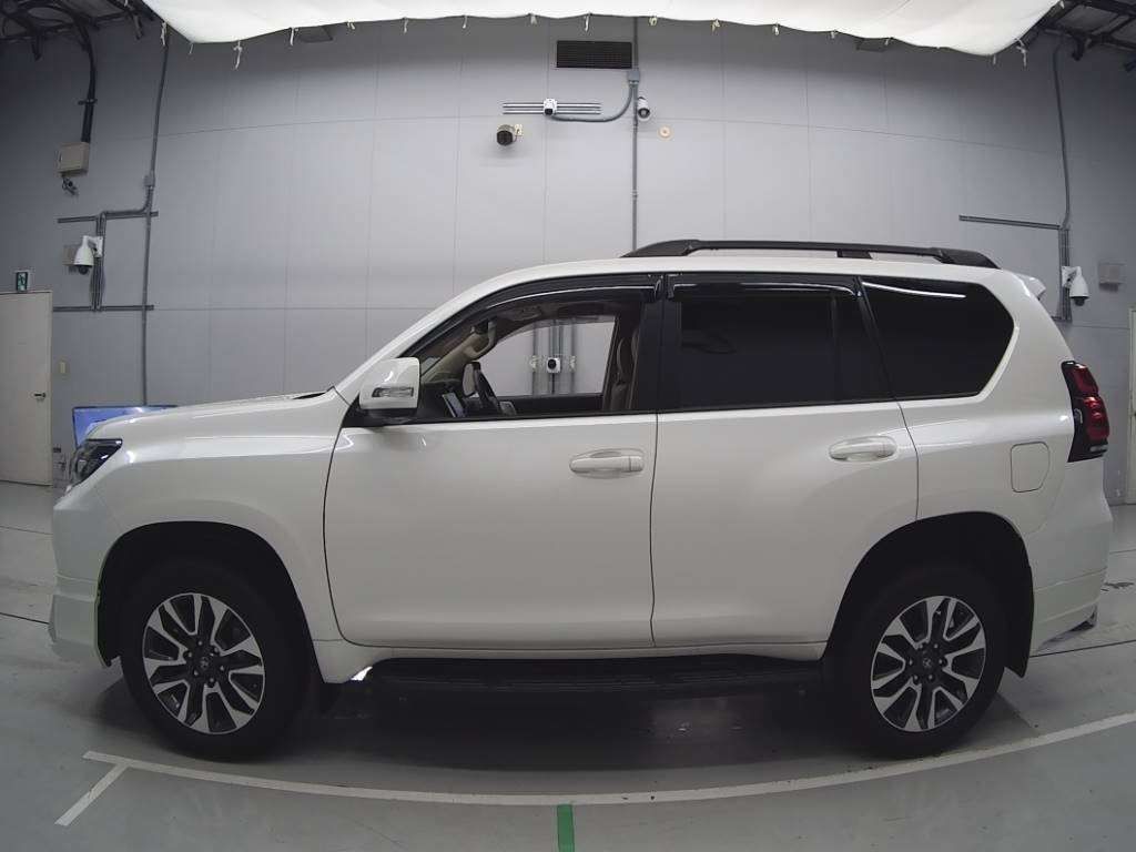 2023 Toyota Land Cruiser Prado TX Lパッケージ 4WD auction photo 4